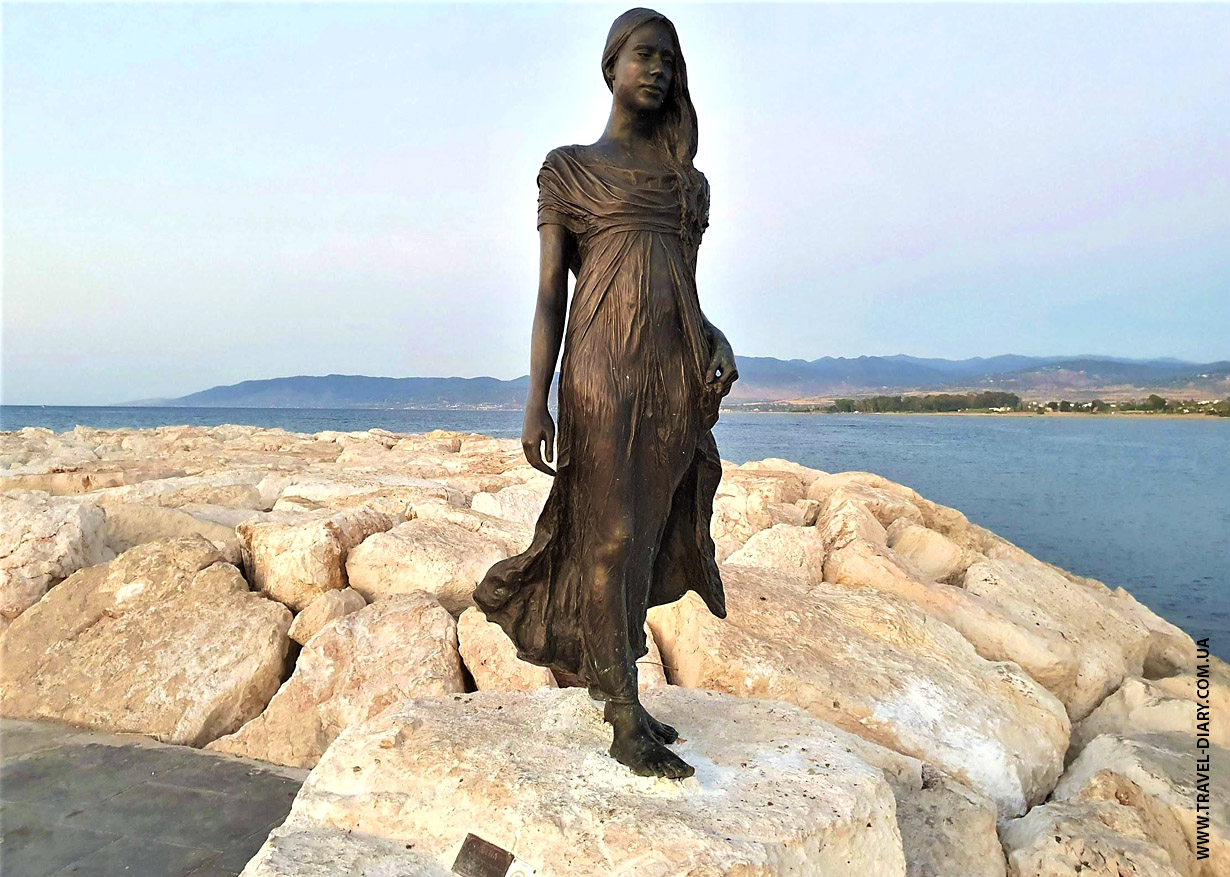 Скульптура девушки, Лачи Кипр