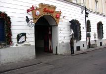 хотелось в это заведение попасть и попробовать национальной кухни Польши, но оно было ещё закрыто(