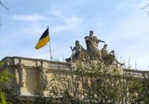 Скульптуры на университете им. И. Франка