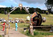 утро-ярмарка ещё не в разгаре) 