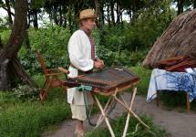 Как прекрасно звучал этот инструмент... Где ещё можно услышать игру цимбал