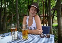 пока принесли омлет, почти всё пиво выпили))